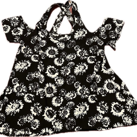 Women’s Blouse - Picture 4 of 8